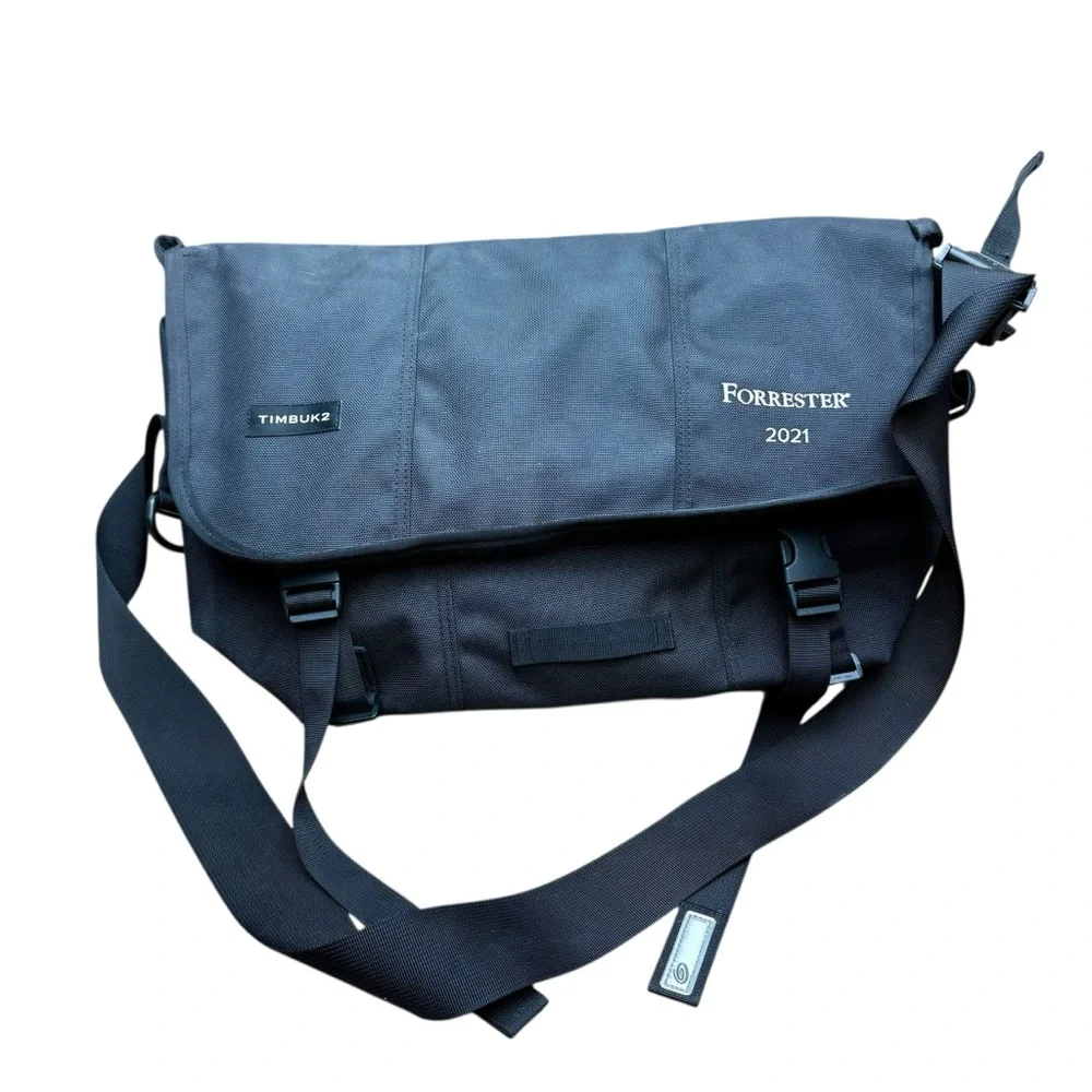 timbuk2 classic messenger bag clearance The imroved shoulder strap features a curved airmesh strap pad for comfort Timbuk2 Classic Messenger Bag, Eco